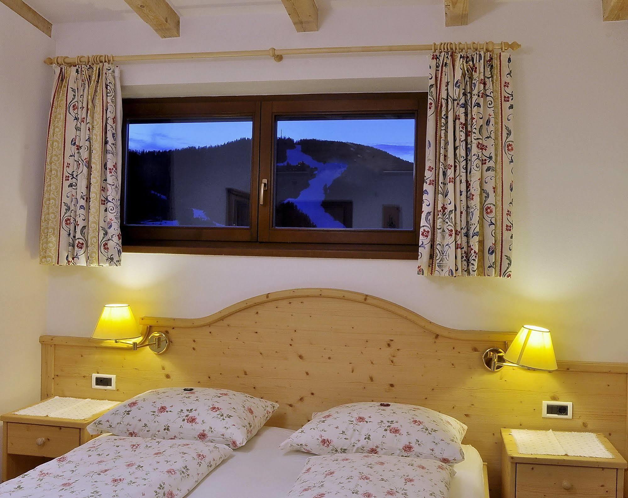 Hotel Monte Paraccia Сан Вигилио ди Маребе Екстериор снимка