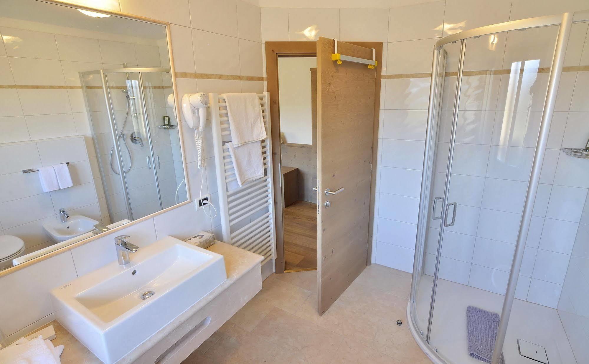 Hotel Monte Paraccia Сан Вигилио ди Маребе Екстериор снимка