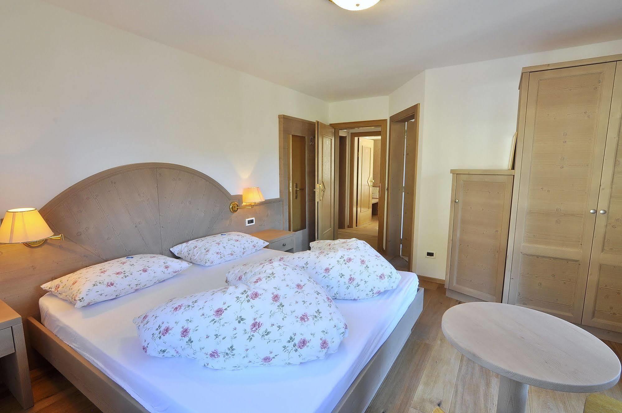 Hotel Monte Paraccia Сан Вигилио ди Маребе Екстериор снимка