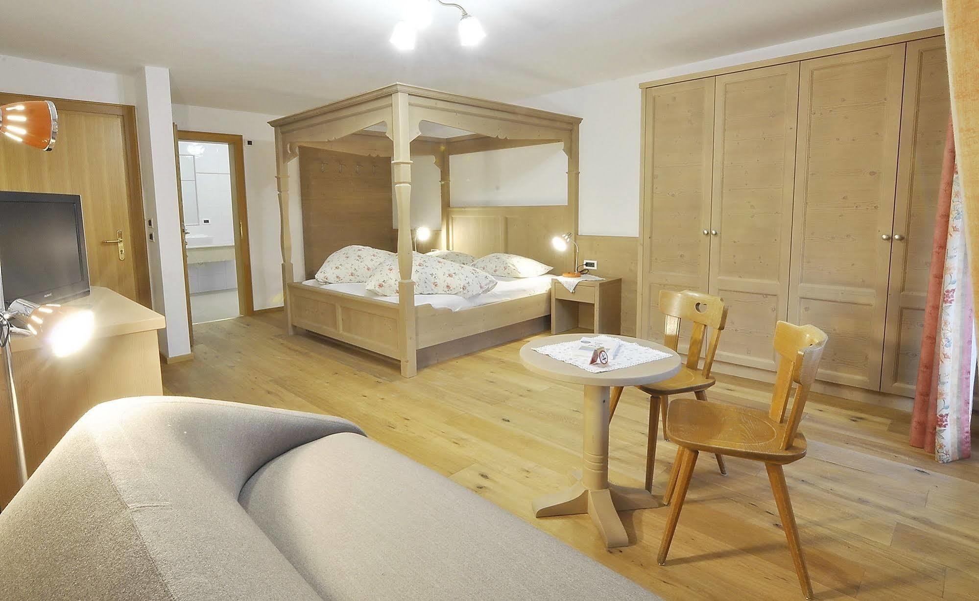 Hotel Monte Paraccia Сан Вигилио ди Маребе Екстериор снимка